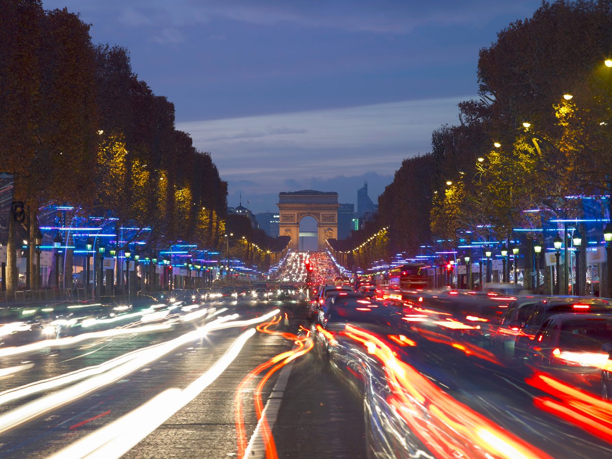 excellent_edu's tweet photo. Enjoyable flight experience offered by our new partner @AerozerEdhec ✈️✈️Take you to dazzling Paris🎆 #NeverOverbooked #EDHECsmm 😀 https://t.co/10LUdHJX6k