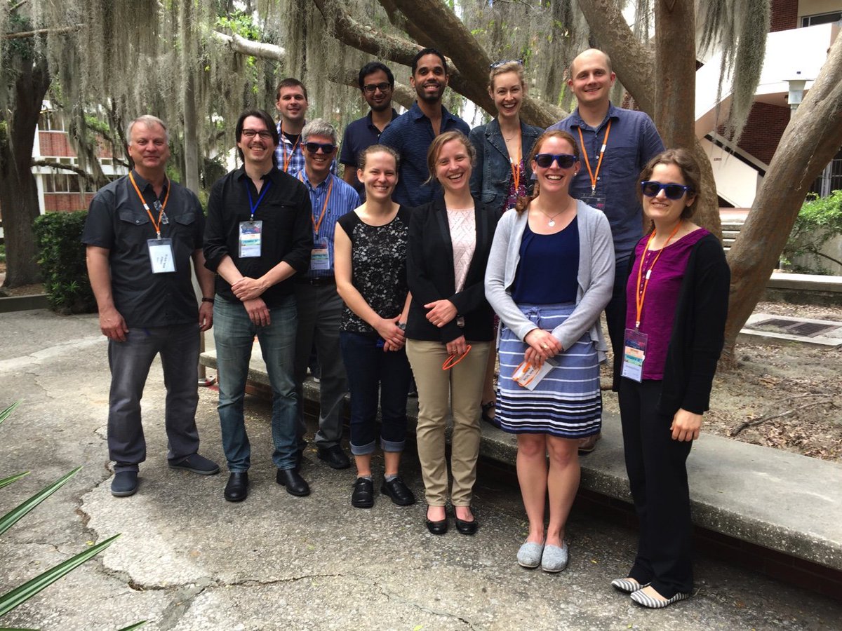 CareyLab's tweet photo. Lots of smiling faces at the @LakeModel @GLEONetwork #GRAPLEr #PRAGMA workshop! @everglobe @jondoubek @NkWard_h2o https://t.co/NC0NwOFyxe