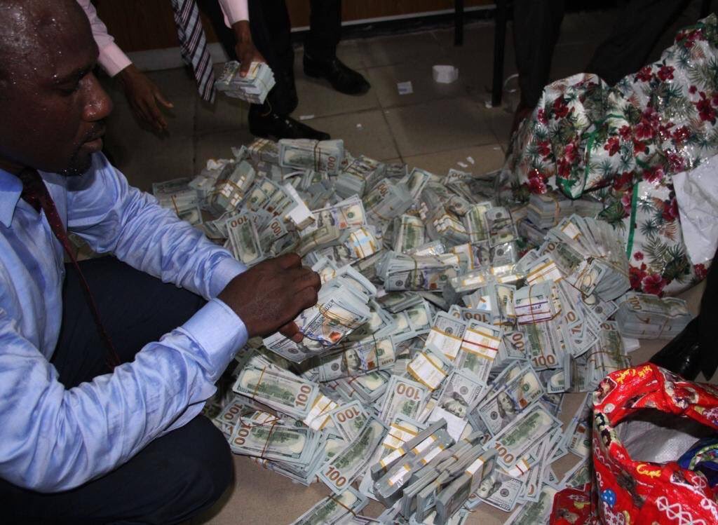 wizkidayo's tweet photo. 42 million for the akkant ooooo!  Jesuuuu! 😩 https://t.co/09n3eUp8l8