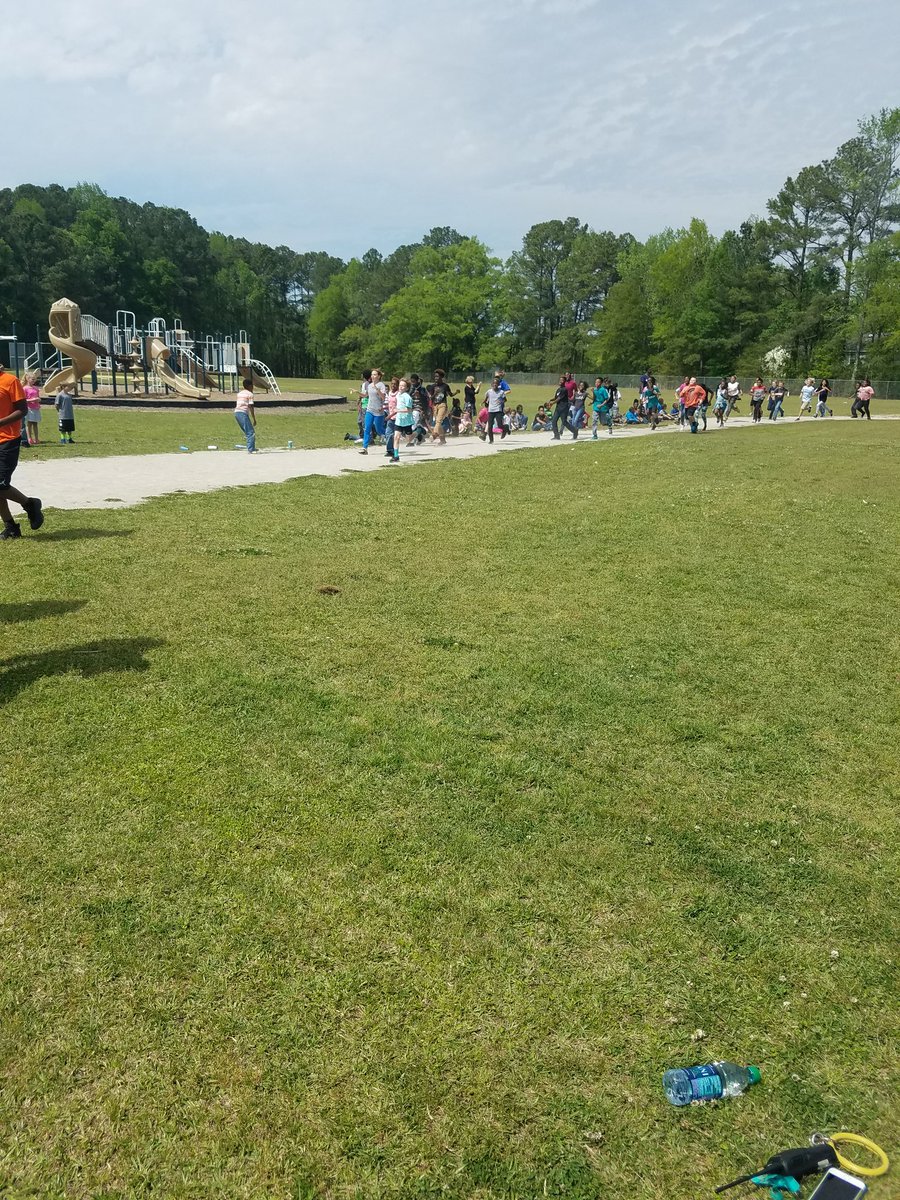 <a href="/WellsBeavers/">Wells Elementary</a> ..a send off for Ms. Daniels as she heads to the Boston Marathon!