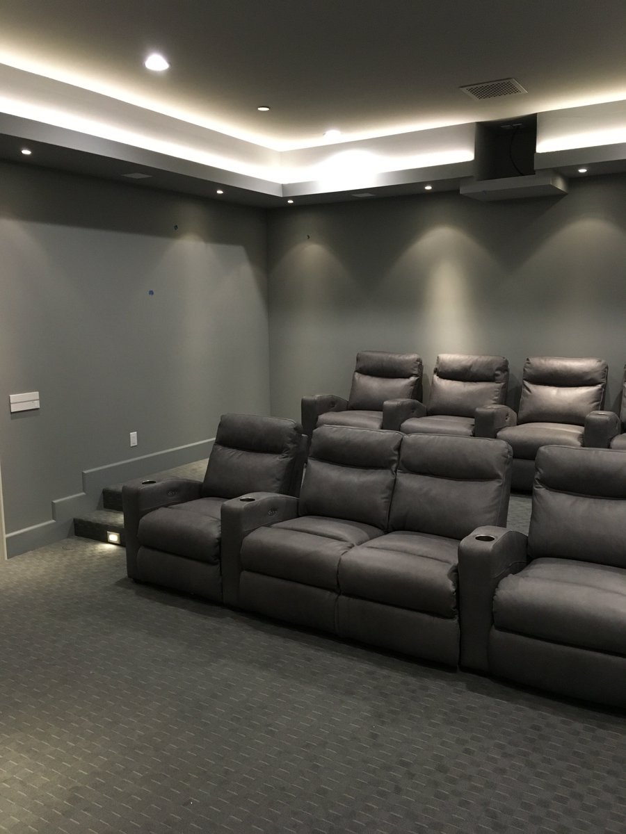 DesignGirlAZ's tweet photo. This Theater Room is really coming together and the seating couldn’t be more comfortable! 🎭 https://t.co/ooIEqECCYR
