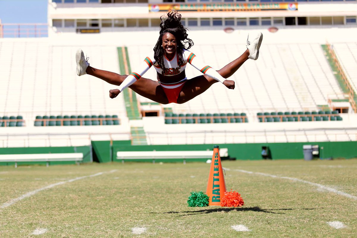 justcallme_ev's tweet photo. Only 15 days left 😥 FAMU, It's been real 🎓🎀 https://t.co/opRgB8Vc04