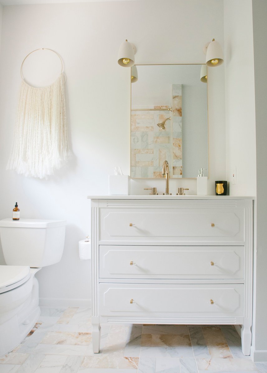 KitchyKitchen's tweet image. I renovated my guest bathroom and used @PayPal to put the entire look together! Get a full tour, here: bit.ly/2nK0Iq3. #Sponsored