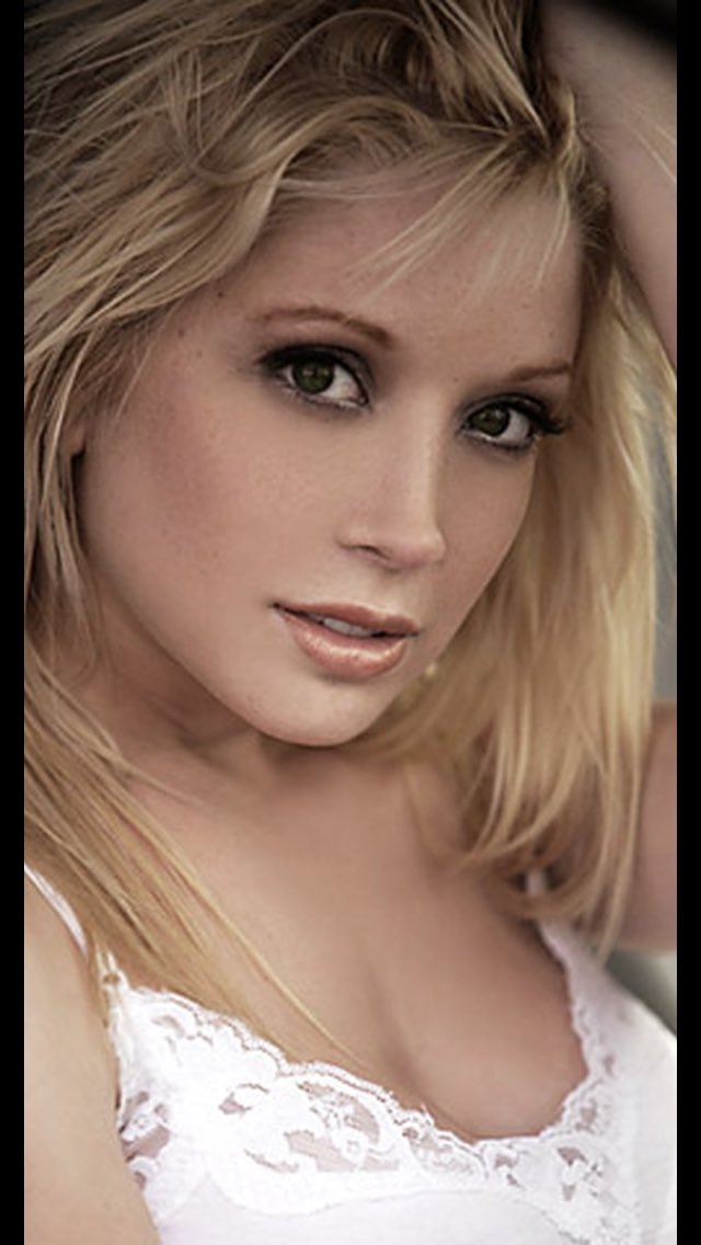 Happy birthday Courtney Peldon (1981). 
