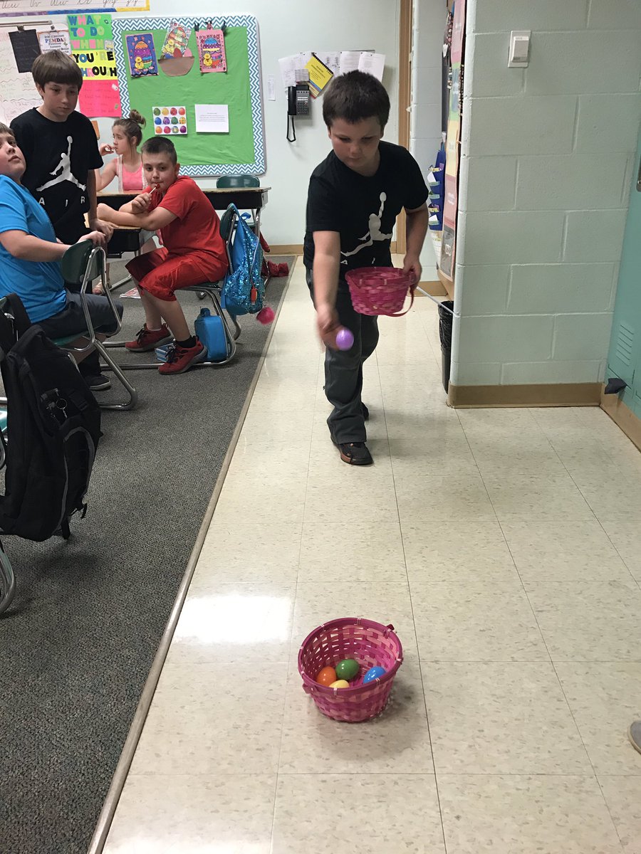 Egg toss #wfredbirds <a href="/FISupdates/">Frankfort FIS</a>