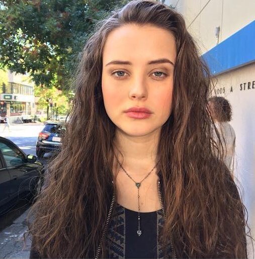 wandsvision's tweet photo. vocês babando pelo cast masculino de 13 reasons why enquanto tem esse cast feminino aqui https://t.co/UVDc3QE6kR