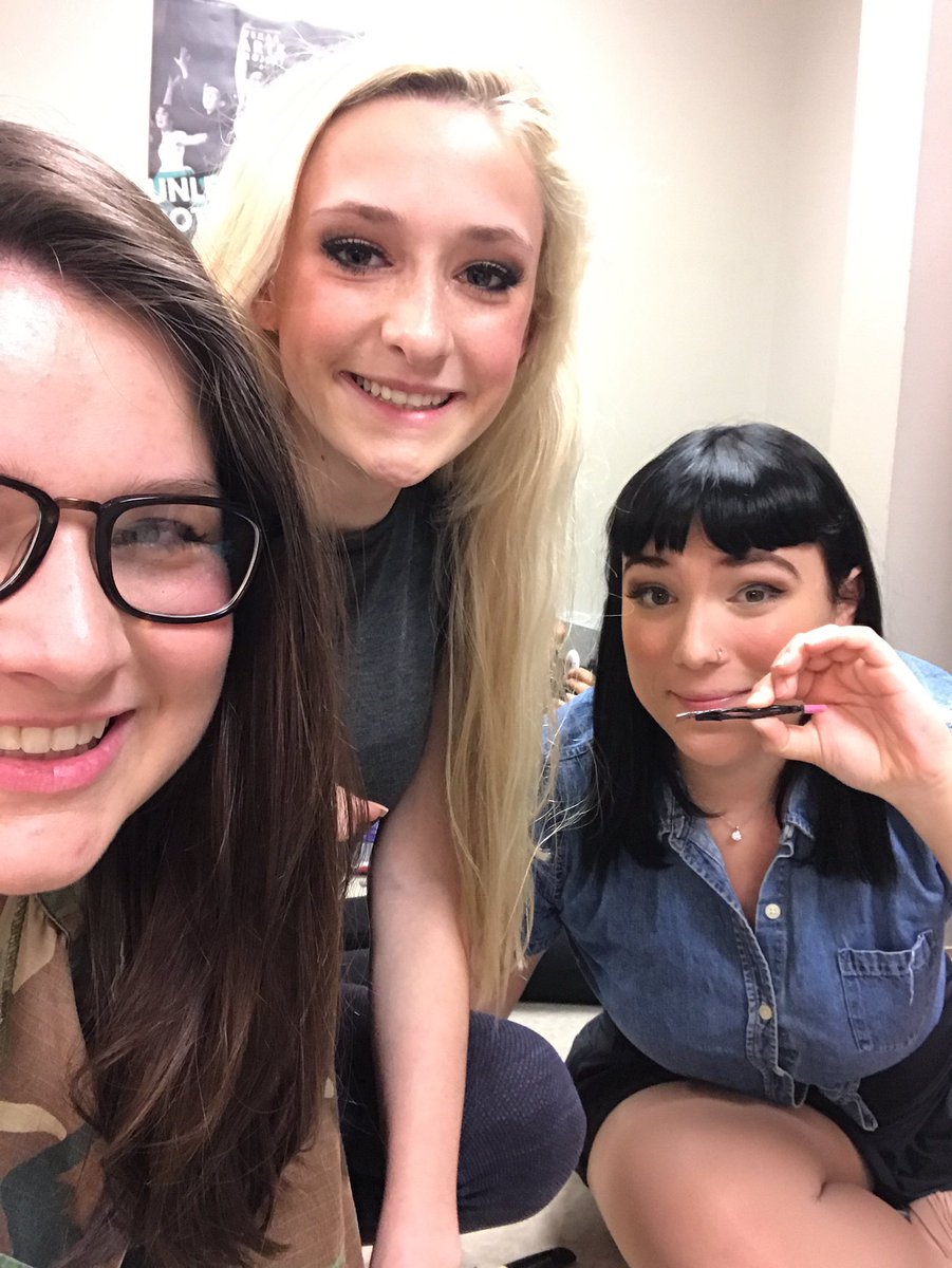 We're here getting ready for the show during our last run/tech!!! #thecountdownends 👯🎩 <a href="/GAHSMTA/">awoords</a> #gahsmta17