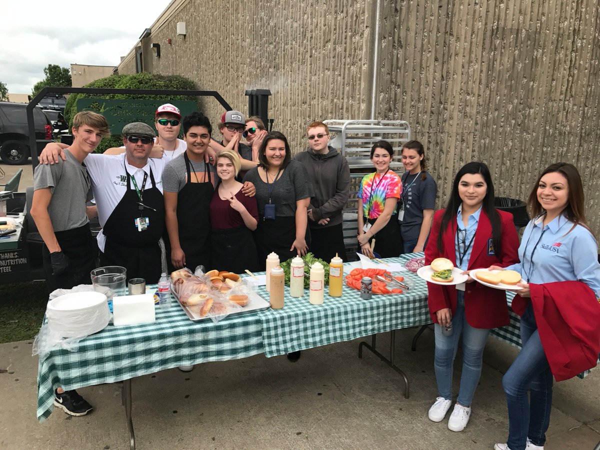 WaxahachieISD's tweet photo. @WaxahachieISD @WISD_CTE #Culinary students prepared YUMMY lunch for the #CriminalJusticeProgram https://t.co/ThQ9Ut8F3n