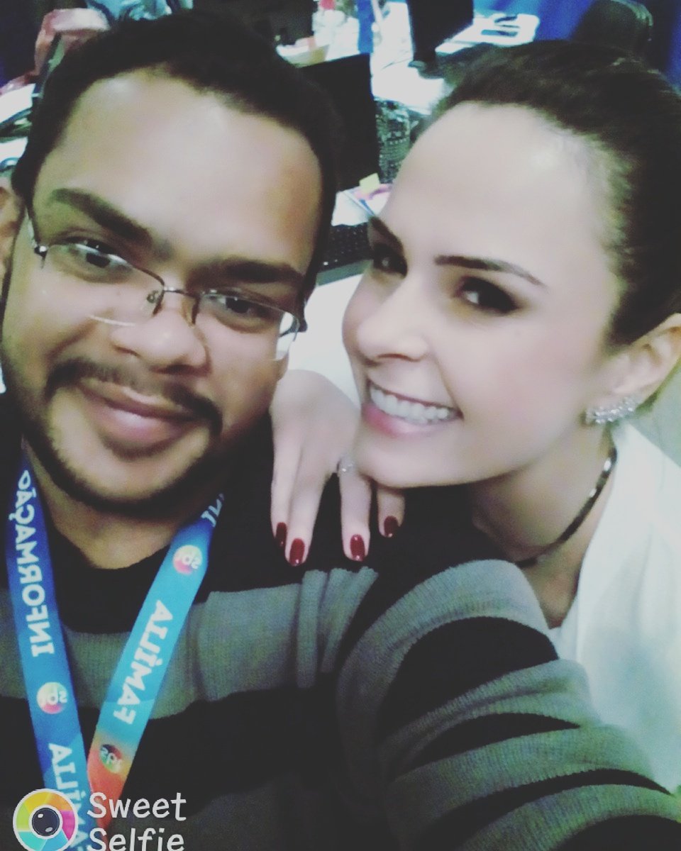 prfs_Paulo's tweet photo. Olha elaaaaa, comentando sobre as polêmicas do #Bbb17, foi um ótimo programa @anapaularenault  muito sucesso Linda!!! #FofocalizandoNoSbt https://t.co/ZXjcwc1Imp