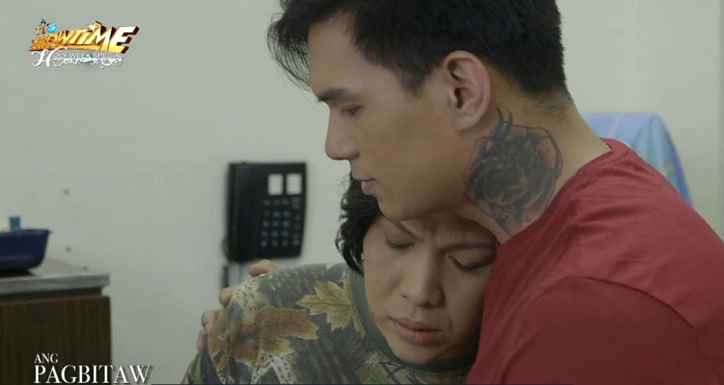 VICEXANNE's tweet photo. Sweet ni Gilbert! π @vicegandako @iamzeuscollins #AngPagbitaw https://t.co/kSpfz4nmtk