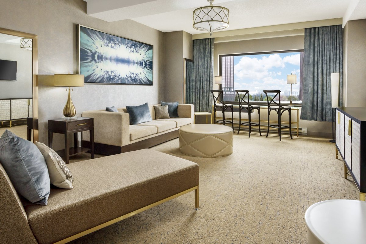 Perfect room for the bride to be &amp; her ladies to get BIG DAY ready! Want a wedding venue with pretty perks? Call us at 630-773-4000 today!