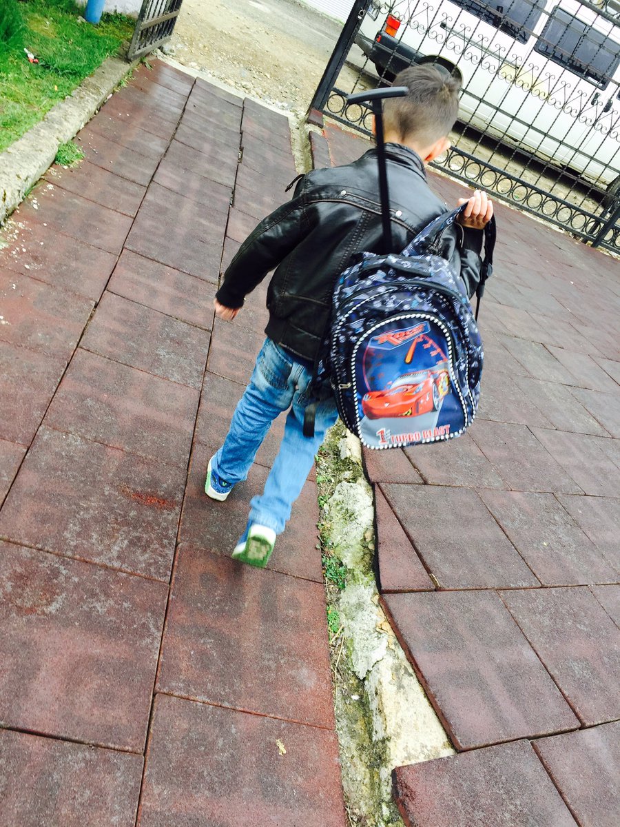 kahyaoglukubr's tweet photo. #cantamıalıpgiderim #asicocuk #göreletayfa #yeahya #kreşcıkışı 😂😂😂😂😂😂😂😂😂😂 https://t.co/ufkrS4rtGK