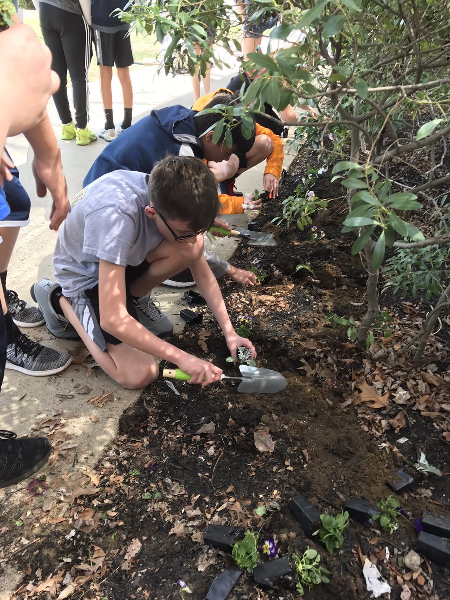 team_7a's tweet photo. Planting flowers and picking up litter in honor of Earth Day! @WendyDeVicaris @AmyRashAP @amyatz718 @SwimDHSBears https://t.co/CdHgkS78xv