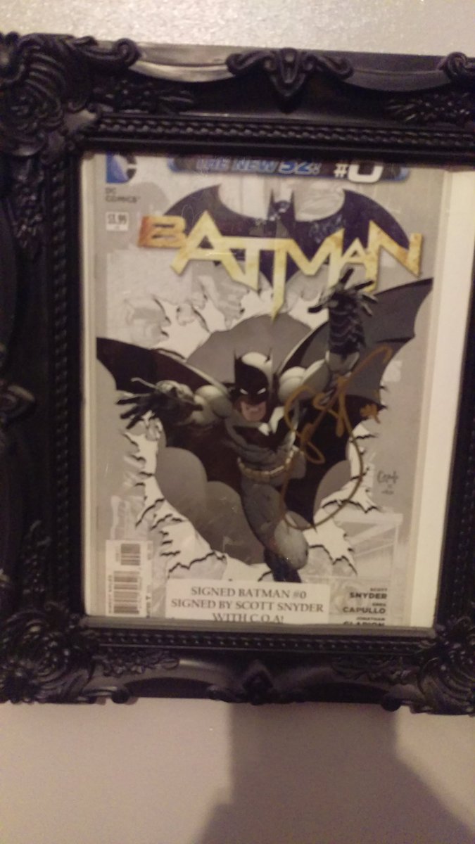 MartinPSteele's tweet photo. Bought this #comic a couple of years back! #Batman New 52, signed by @Ssnyder1835 and penciled by @GregCapullo 

Thanks for being awesome! https://t.co/Og6pGn2d5B