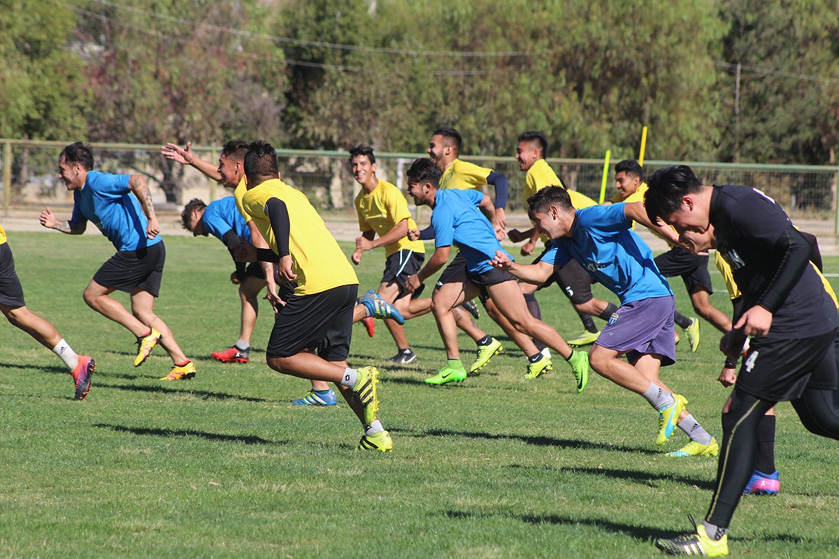 Curacavi_FC's tweet photo. Curacaví FC sigue con los entrenamientos de cara al debut la próxima semana frente a Municipal Quilicura, en condición de local. https://t.co/niQ2devmzl