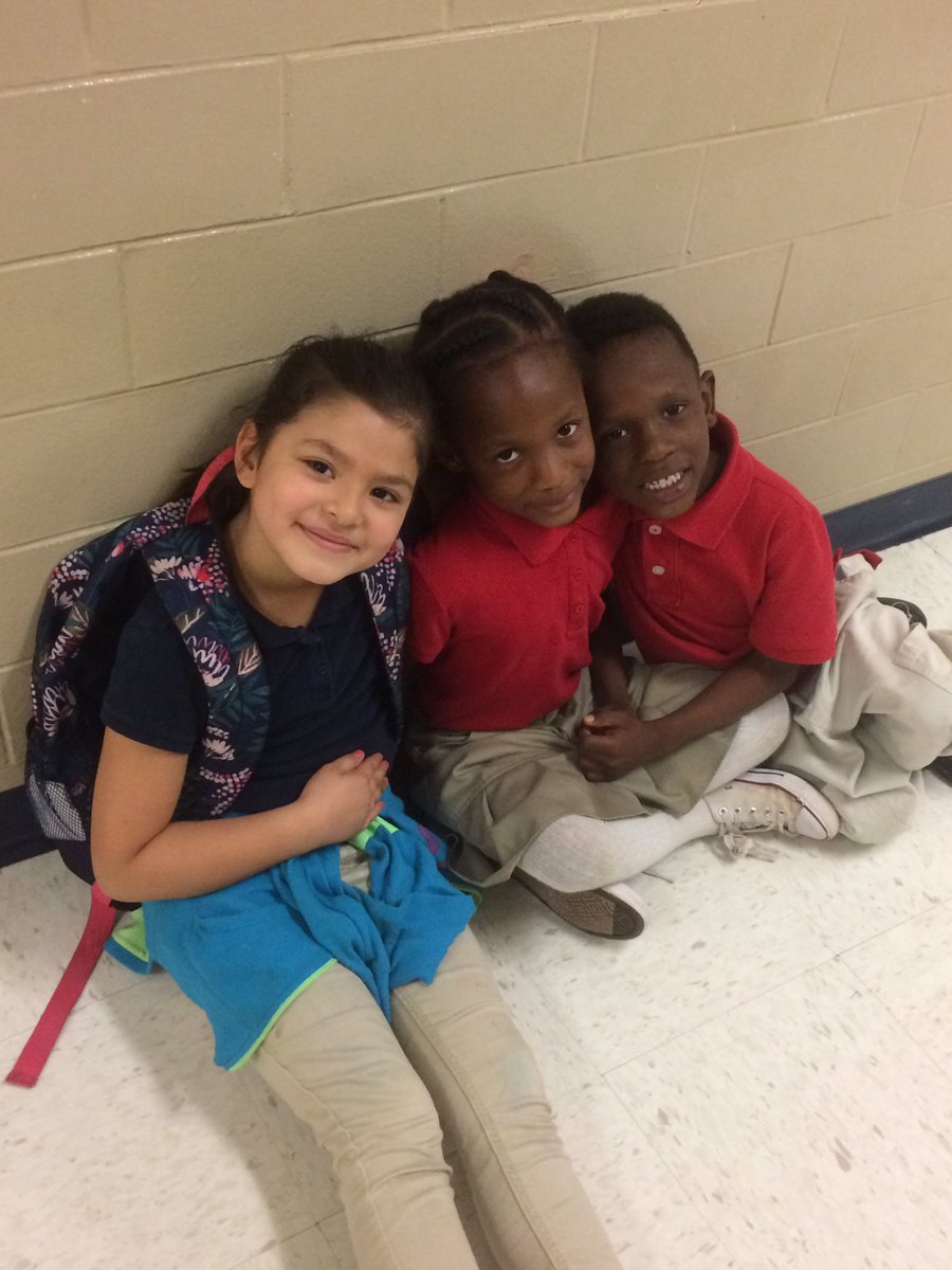 CarsonCramer1's tweet photo. "This is our new friend, and I'm taking care of her!" ❤️️ That's how you have a great first day! #coolidgeelementary #okcps ❤️ https://t.co/FOksi1lne3