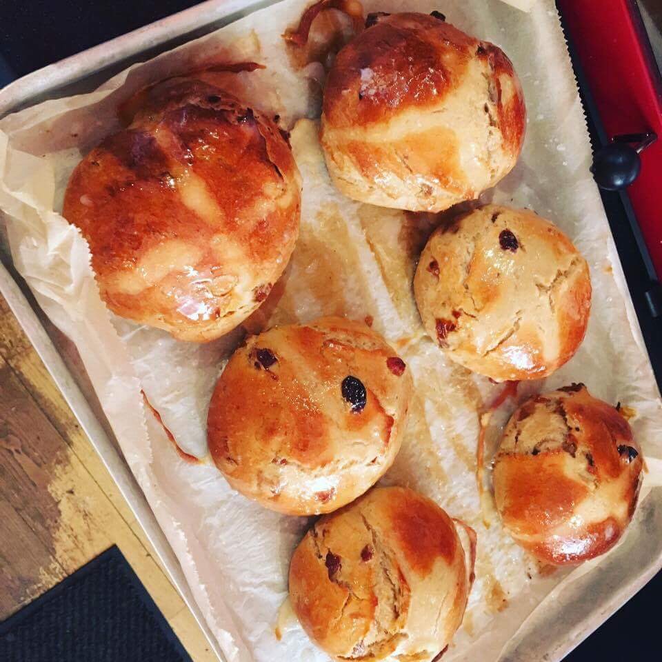 Open 8-6 as usual in #Cromer this weekend! Fresh Crab, Homemade Hot X Buns, Creme Egg Brownie &amp; Simnel Cake &amp; much more! #NorthNorfolk