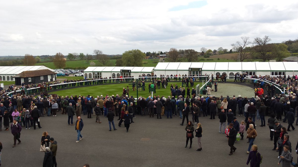 thetravellocker's tweet photo. First ever visit to a horse racecourse @TowcesterRaces #unique #experience #fun #exciting #topclassfood #visitagain https://t.co/NDQUDk8Ojl