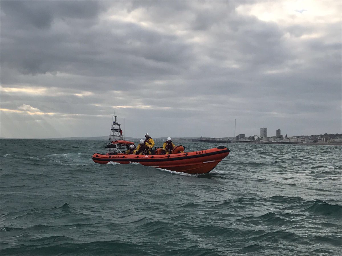 RNLIBrighton's tweet photo. Towing assessments for our @RNLI volunteer crew tonight. Another passed out crew member and more training for our trainee Helms. #training https://t.co/Oon8o5yll6