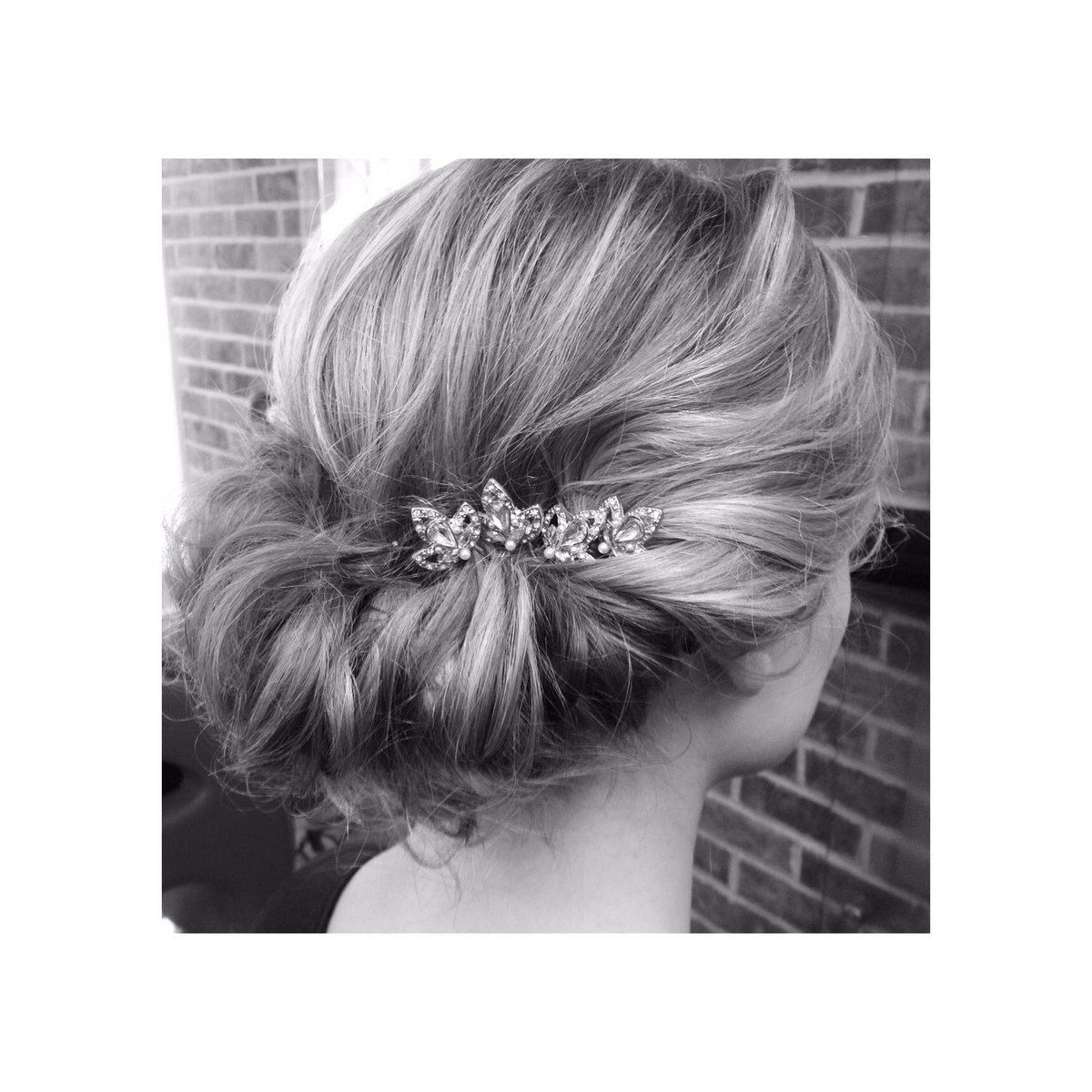 weddinghairWHS's tweet photo. Throw back to one of my favourite soft up do's ✨ #TheWeddingHairSpecialist #OxfordshireWeddings #OxfordBall #SoftUpDo #SpringSummer✨ https://t.co/ZG3p7Zenxb