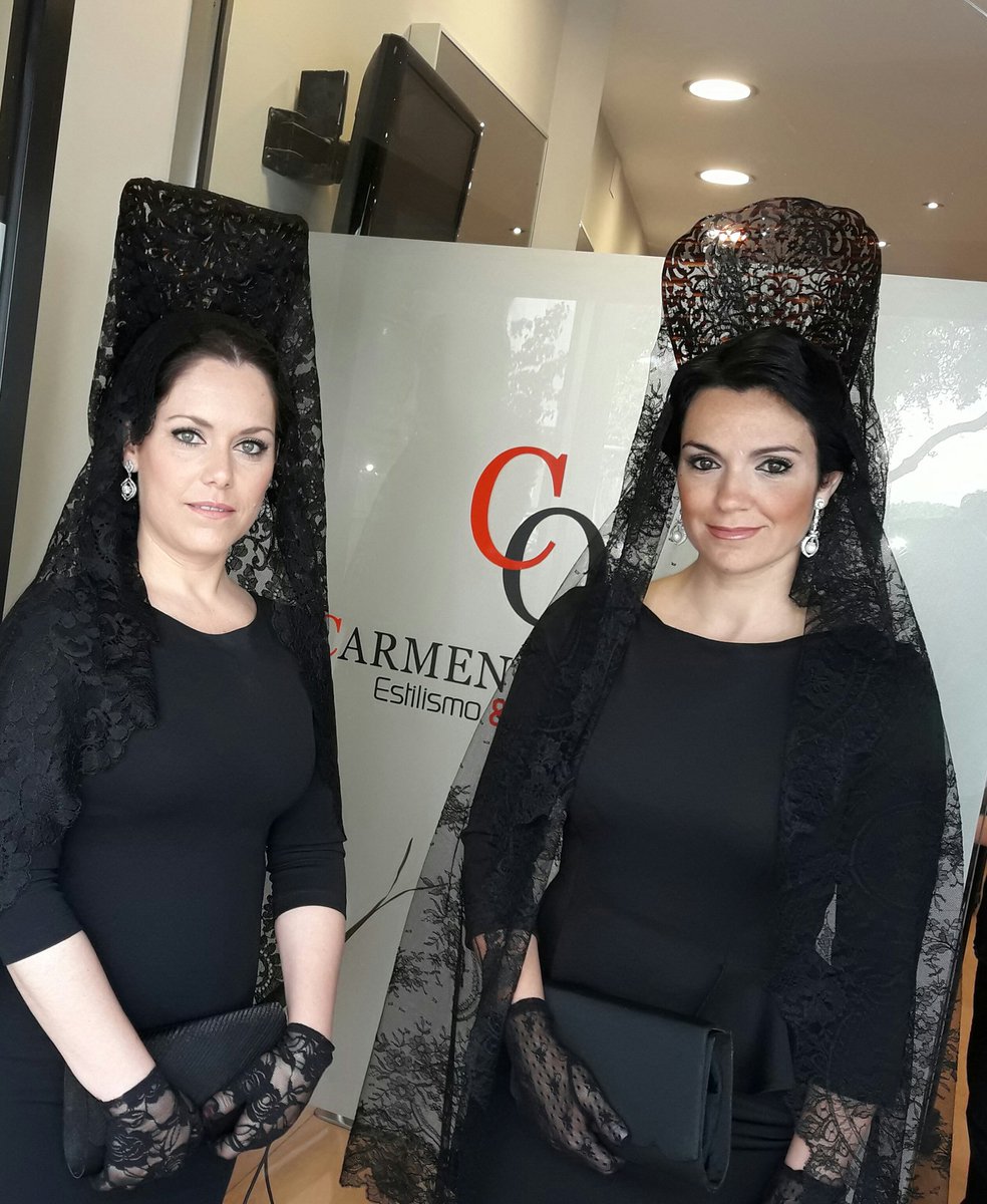 carmenopelucas's tweet photo. Máxima afluencia hoy #juevessanto en nuestro salón #mujerdemantilla  #Sevilla 
@WeddingSevilla @bodayaespana @bodasnet https://t.co/aqpf0zhSHC