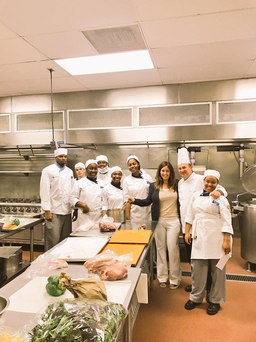 ana_baiget's tweet photo. Thank you @johnsonandwales Miami for the warm welcome! #culinaryinternship #spaininternship #hospitalityinternship https://t.co/Dkl4ZElUbE