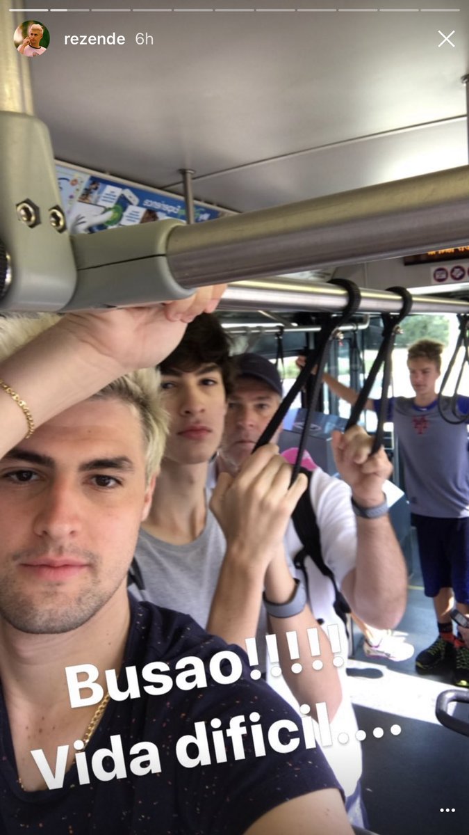 RickMarinTV's tweet photo. Vida de youtuber com a falencia do youtube ta dificil o jeito é pegar onibus mesmo neh não @rezende_evil  kkkkkkkk https://t.co/fPYvOCwIVb