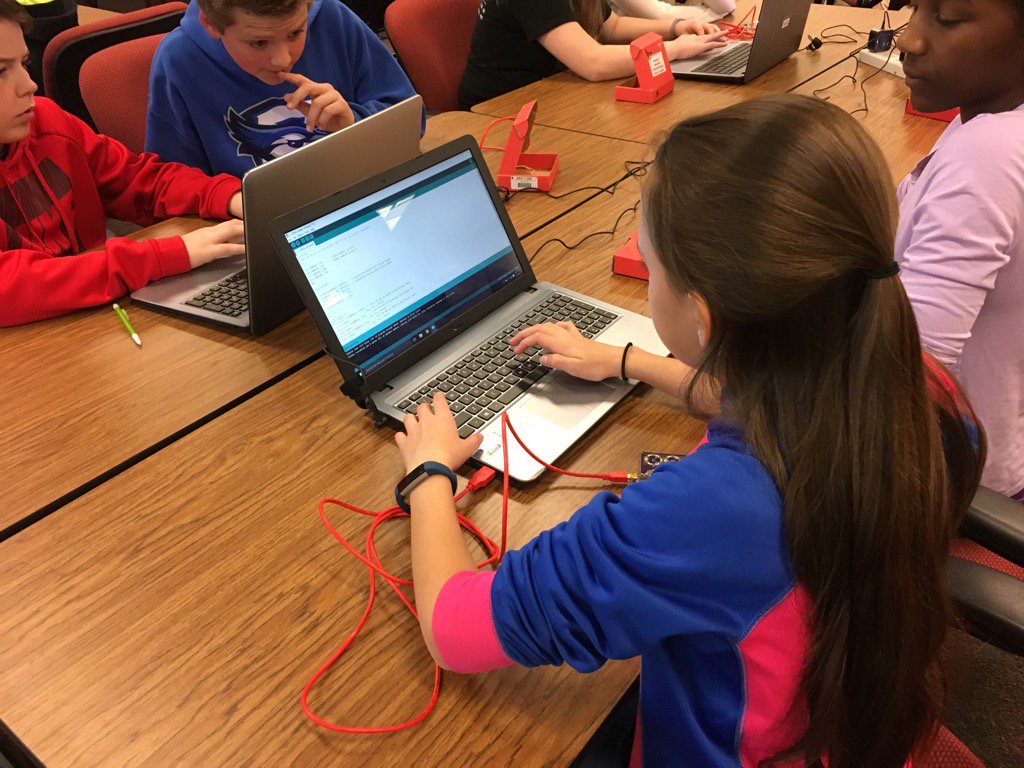 Programming lillypad dev boards today with #bpshal <a href="/ESU3PL/">ESU #3 PL</a> <a href="/ESU3HAL/">ESU3HAL</a>