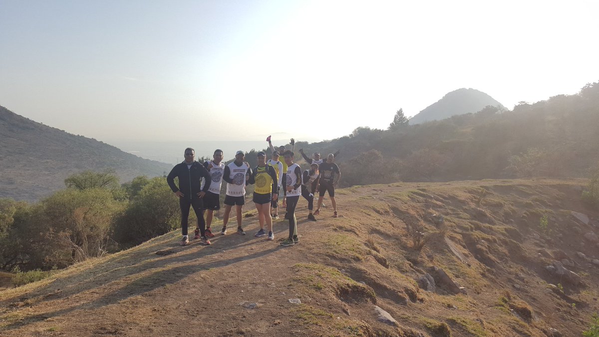contarunner's tweet photo. #LosMasLocos
#CorredoresDeAltura
#SierraDeGuadalupe
#YoElegiCorrer 
#trailrunning https://t.co/6iC4CCYB1x