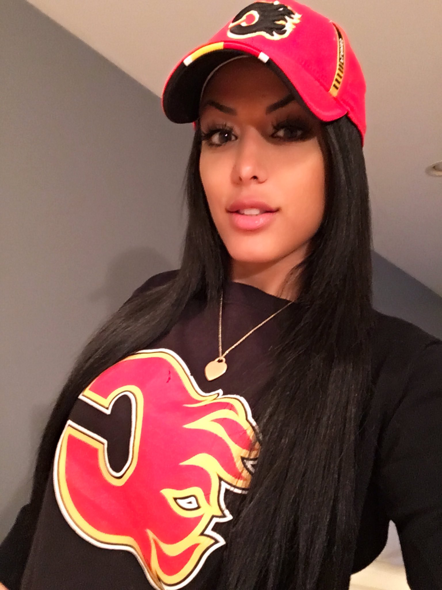 tw-pornstars-layla-love-twitter-what-an-awesome-day-for-duck
