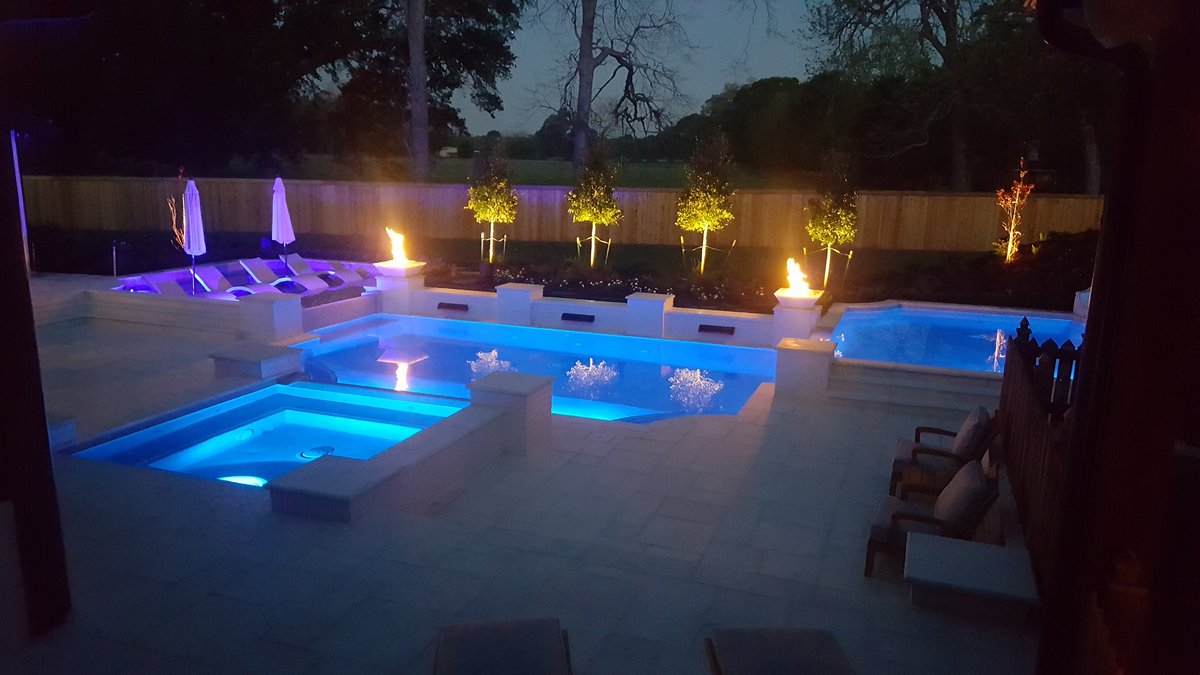 ScottDohmann's tweet photo. @kurtatparamount 
Heres a pic of our latest Paramount Pool with 57 (fifty-seven) PV3 heads!  Hope all is well!  Scott https://t.co/smQ8xLrmCS