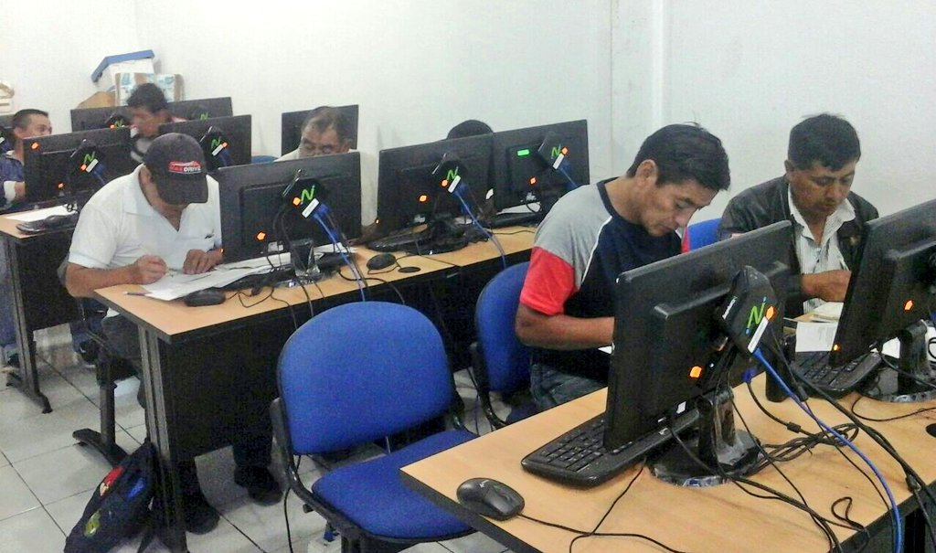 SRIoficialEc's tweet photo. #SRIzonal9 capacita a transportistas de #Cayambe sobre el #Formulario104A https://t.co/lfJYE7ZGd7