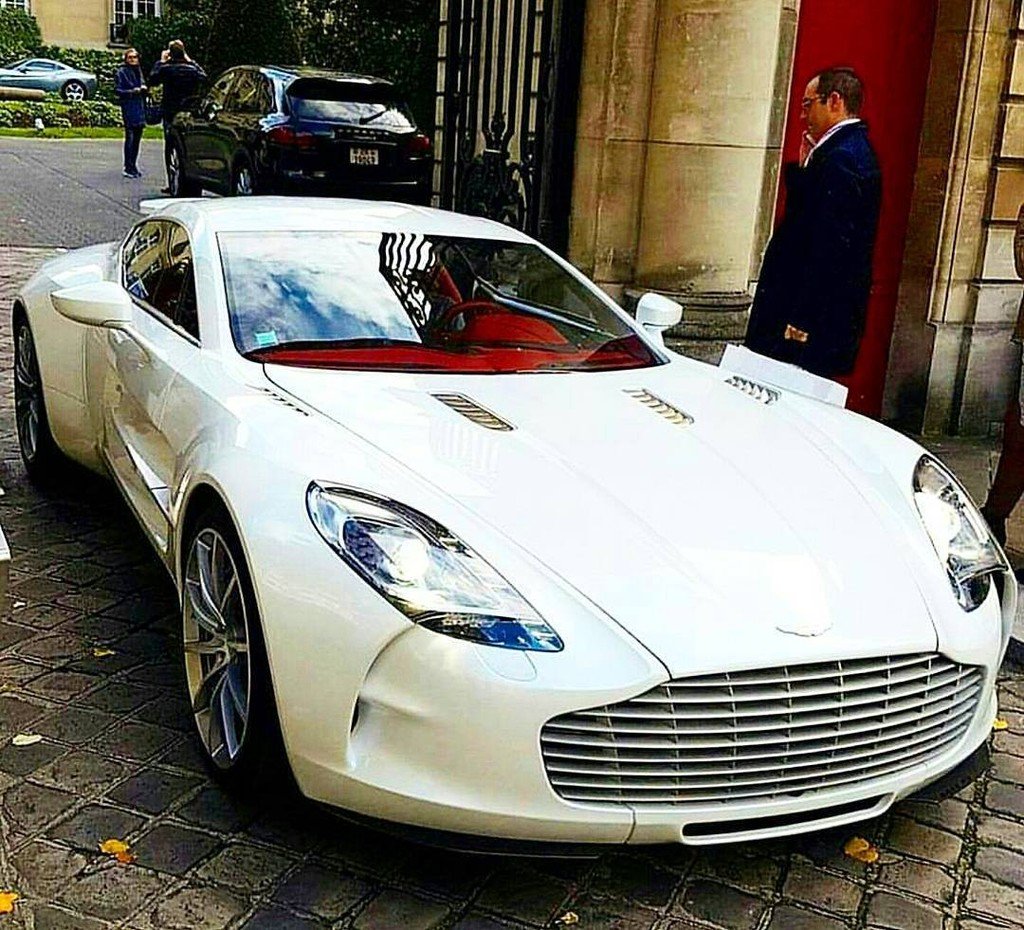 LuxuryHorizons's tweet photo. #astonmartin #supercars #supercar #greatcar #greatcars #luxurycars #uniquecars #v12 #exoticcars #exoticcar #bestca… https://t.co/8SGApFAdN0 https://t.co/CNMOOvL4yP