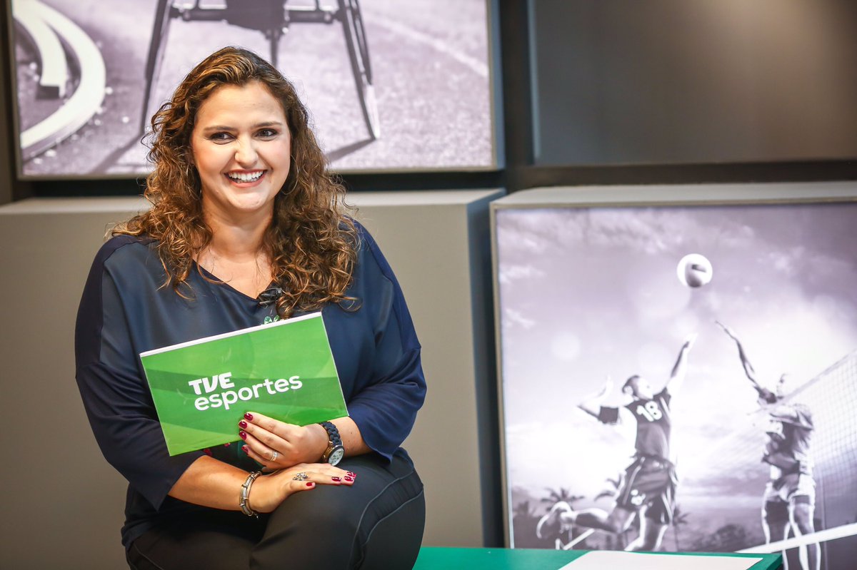 Resultado de imagem para Christiane Matos, jornalista da TVE RS