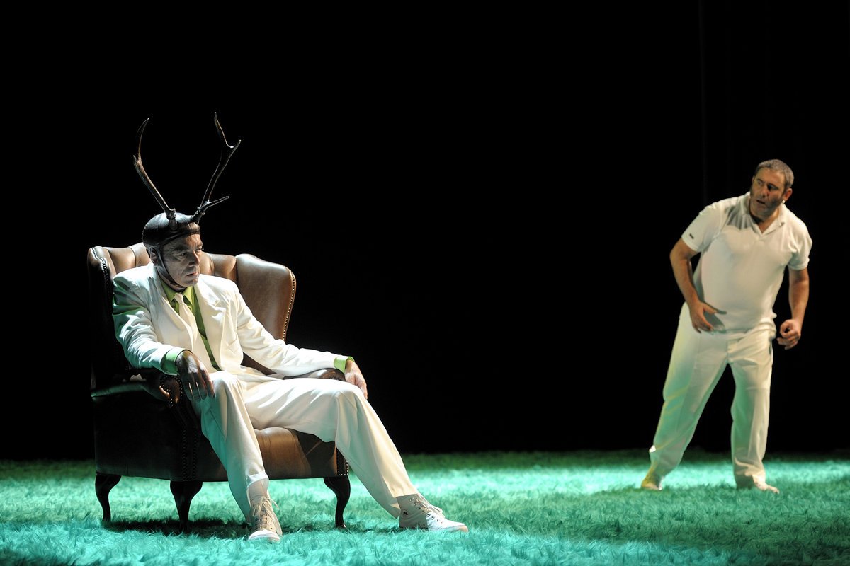 Feu-vos un favor i aneu al <a href="/teatrepoliorama/">Teatre Poliorama</a> a veure al @SergiLopez_act i al enorme <a href="/jorgepicopuch/">@jorgepicopuch</a> . De res. #teatre #barcelona