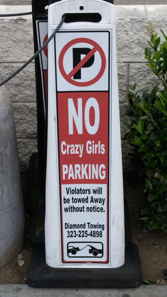 Rob_Petch's tweet image. Nice try, but they don&apos;t pay much attention to signs!  
#LA #crazygirls #goodluck