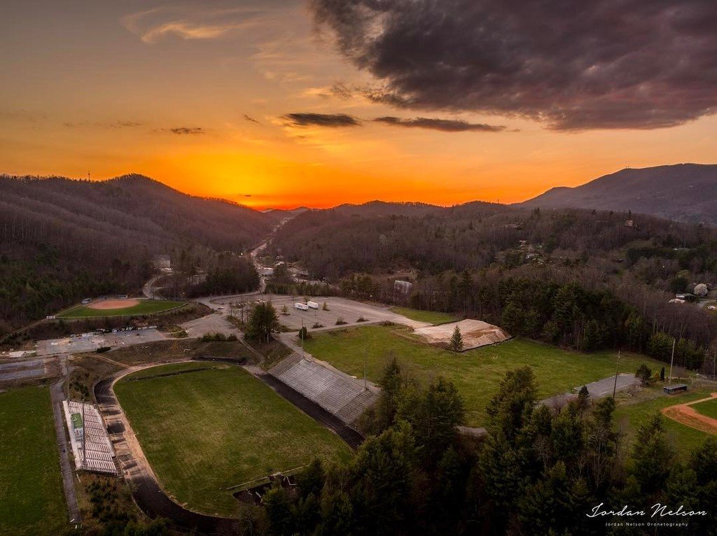 NelsonAerials's tweet photo. Old Watauga High School grounds #ghosttown #vacant #oldhighschool #wataugahighschool #watauga #boone #northcarolina #sunset #hdr #footballf… https://t.co/TGtzk6kUoc