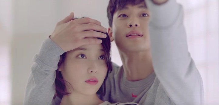 all_Kdramamovie's tweet photo. Friendship goals?
Mulai dari Dream High, terus Producer, sekarang Kim Soo Hyun jadi bintang di MV terbaru IU "Ending Scene". https://t.co/5b3coTMDom
