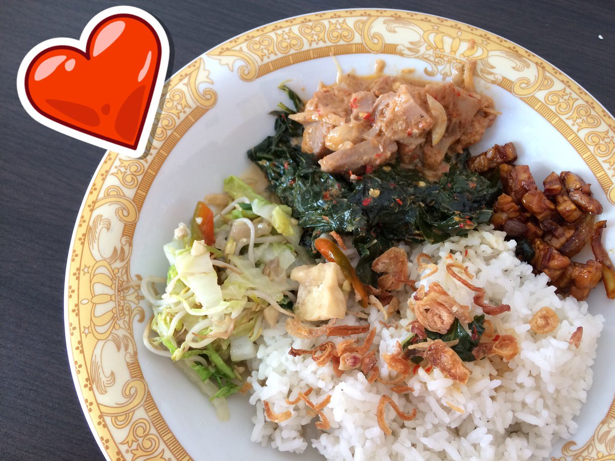 shatjhang's tweet photo. nasi campur sayurrrrr.. (@ warung mak iss in Denpasar, Bali) https://t.co/TE1ilBpwDh https://t.co/LLJP1fAjIV
