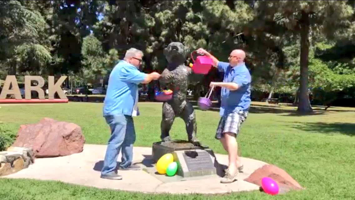 StandUpBus's tweet image. Watch @StandUpBus creators @MikeFrankovich and @DustyTrice ruin Easter. youtu.be/Jhbs5xbp2Lg #EasterEggHunt