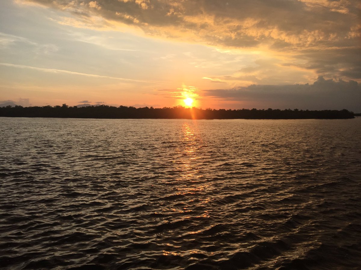 Los atardeceres de mi tierra.
#LaRutaDelSol 
#unparaisollamadohonduras