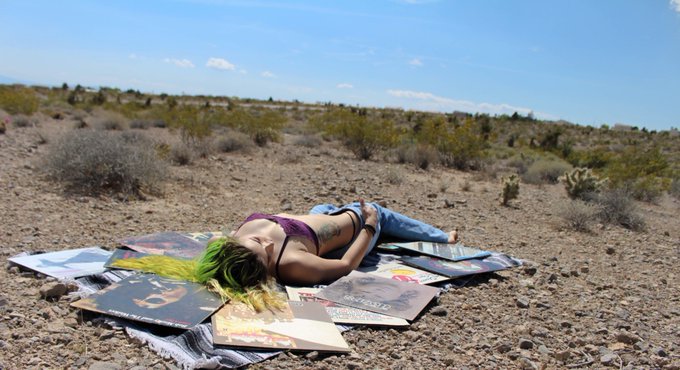 A year ago today. 💚🏜💙🌵 📸 : @Paytonsaaywhaat. https://t.co/caFR4g57kf<a class="tags" target="_blank" title="On Twitter" href="/?out=eyJ0eXAiOiJKV1QiLCJhbGciOiJIUzUxMiJ9.eyJpYXQiOjE3MjMwNzk4NDEsImlzcyI6InR3cG9ybnN0YXJzLmNvbSIsIm5iZiI6MTcyMzA3OTg0MSwiZXhwIjoxNzU0NjE1ODQxLCJyZWRpcmVjdF91cmwiOiJodHRwczovL3R3aXR0ZXIuY29tL1BheXRvbnNhYXl3aGFhdCJ9.9p48UbrA9th6zmDssABljlfhnFW6nxZqqvOLUTsXDfkJZxtXwib9yqR3pVs4b6cWr2l0fnwY1IUcBkZaLPHTcw">@Paytonsaaywhaat</a><a href="/tag/vegas"class="tags"><span>#vegas</span></a>