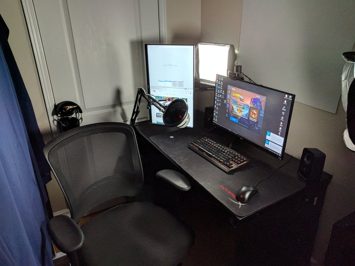 WoodhandsHS's tweet image. Switched up my set up and added lights! Brought my condenser mic out too! #qualitymatters #SupportSmallStreamers @HSRetweet