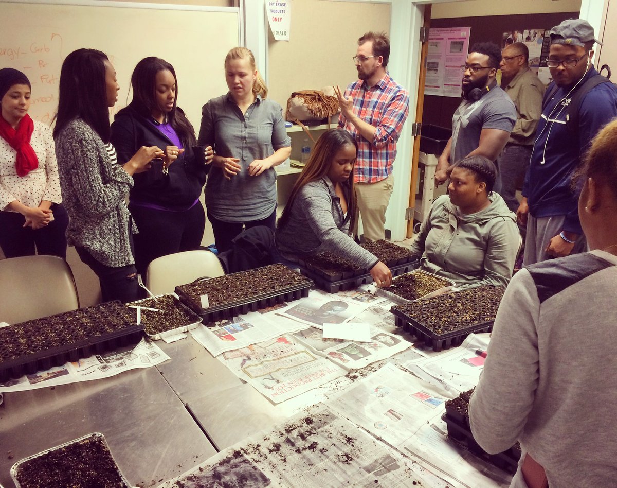 noe_delasancha's tweet photo. Great event planting seeds literally for #ecology -milkweed for #monarch @CSU_SSTEM @CSUBioSociety thanks @MarshMaiden @FieldMuseum partII https://t.co/4tpHl7o1Xu