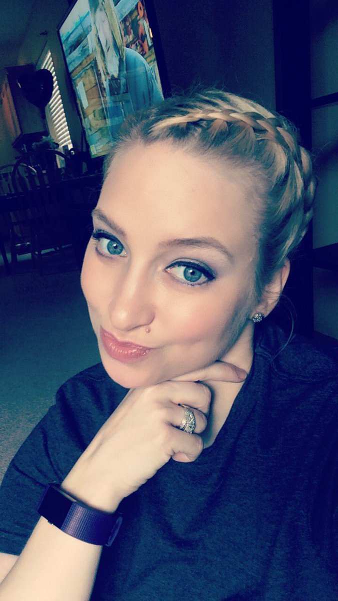BryanaOlivia85's tweet photo. Do you know how hard it is to get a #highlighter to show up on super white girl skin!? #whitegirlproblems #makeuptroubles #blush #makeup https://t.co/FifeEszWD2