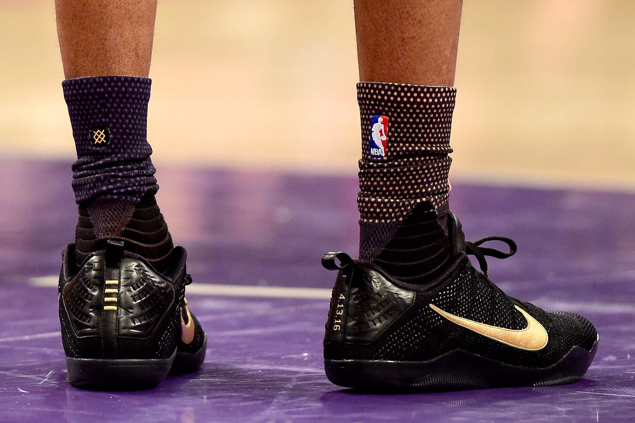 Kobe bryant deals mamba out