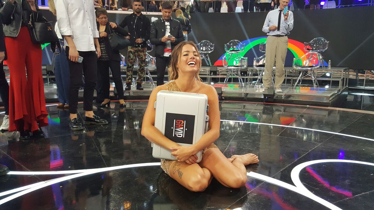 ghoficial's tweet photo. ¡Felicidades GANADORA! 🇺🇲🇺🇲��🇲 #Final2GHVIP5 https://t.co/uTQKkUqyKM