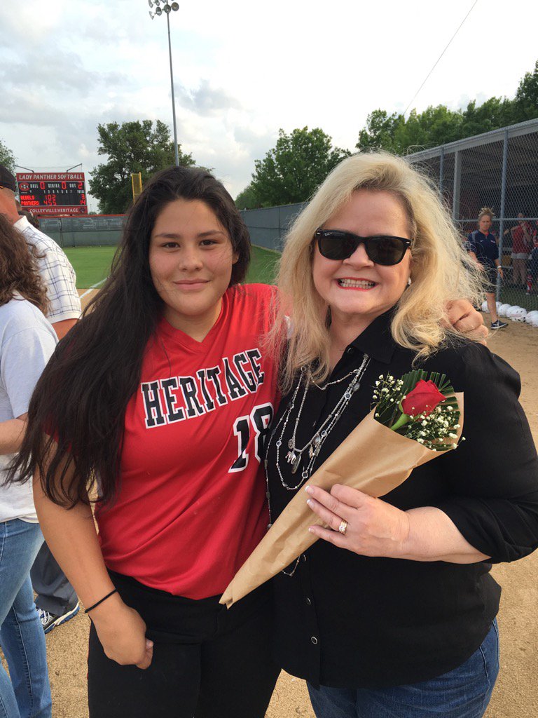 sherrell_lander's tweet photo. #chpantherpride
Beautiful evening with our Lady panther Softball ladies. 
Thank you for such a fun evening! https://t.co/s8QK8Ax1zR