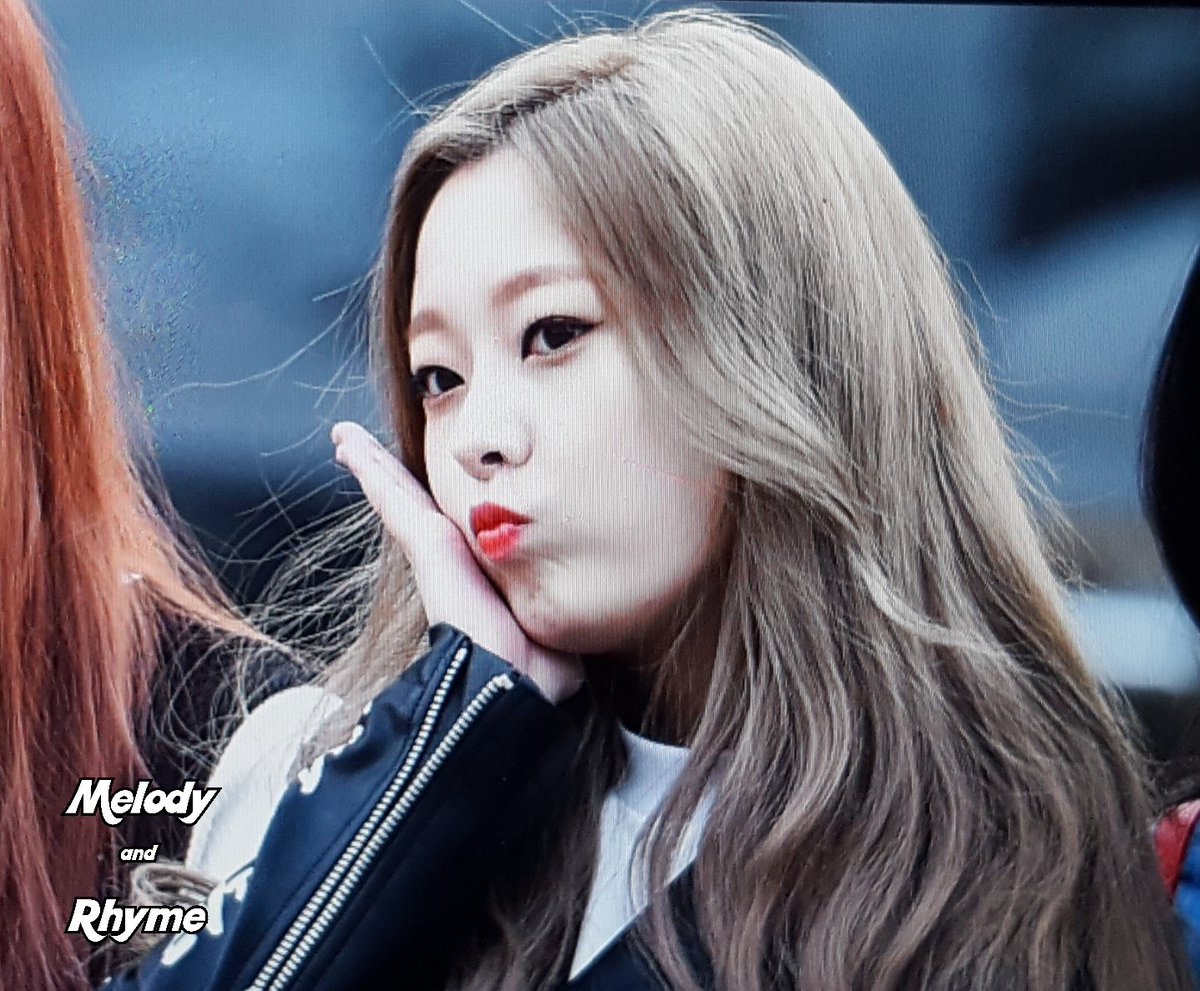 mel98_rhym00's tweet photo. .@10_PRISTIN @PRST_OFFICIAL_ 170414 뮤뱅 출근길 #은우 #정은우 #EUNWOO #시연 #박시연 #XIYEON #프리스틴 #PRISTIN 프리뷰

 😘 @10_PRISTIN https://t.co/Wj19ihbeDm