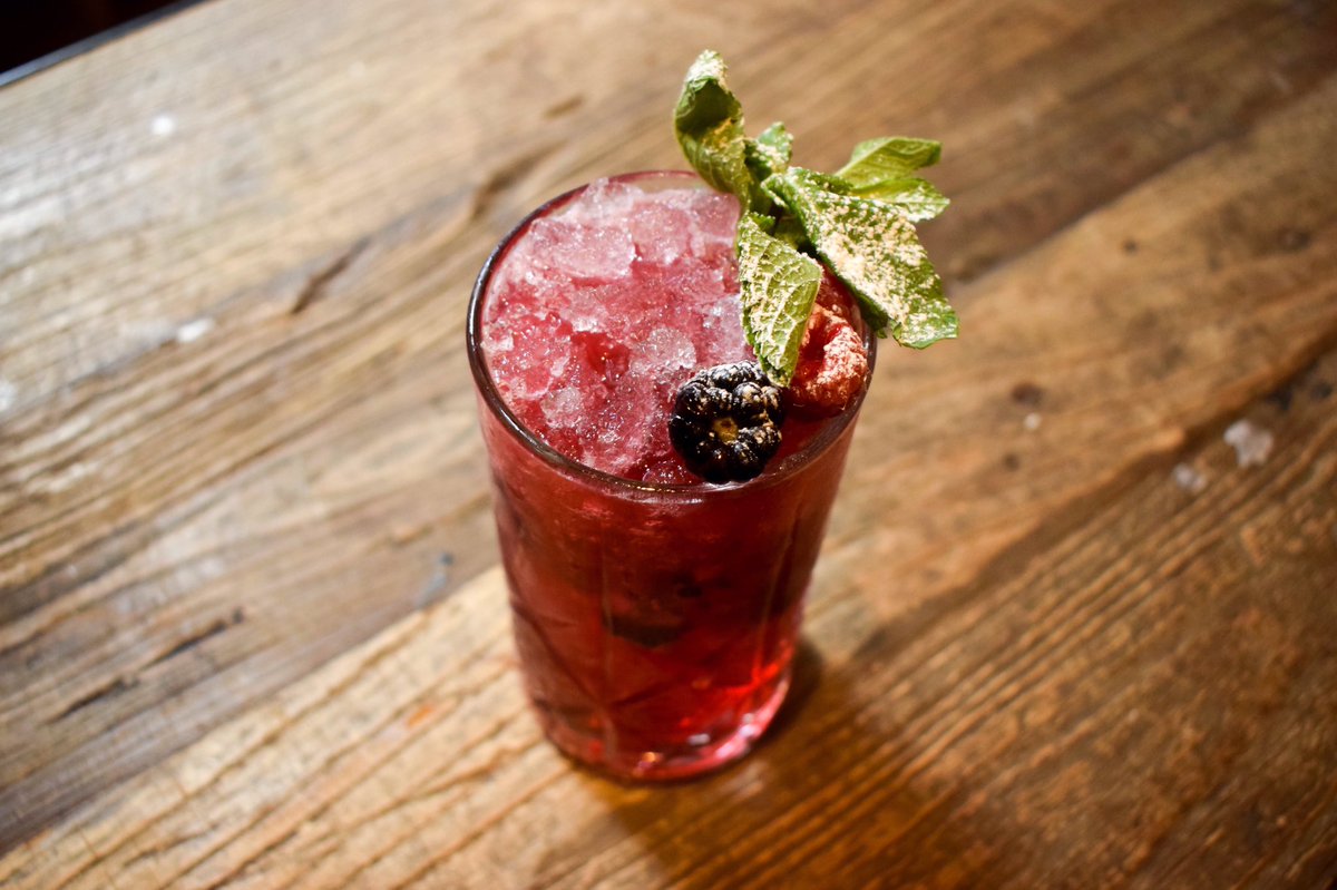 Start your long Easter weekend No 32 with a Raspberry Cocktail!

Weekend Plan:
Bespoke Fridays
Studio 32 Saturdays.
Studio Sunday Daytime